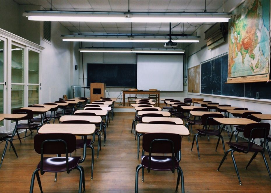 „Școlile dispar, satele mor”. Cum sunt interpretate reformele din Educație pe unele canale de Telegram